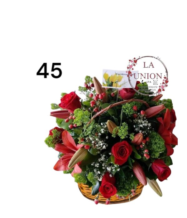 Hermoso arreglo en canasta con 15 tallos surtidos entre rosas y lilium rojo , acompañado de  follaje verde y  blanco   Altura del arreglo 50 cm 