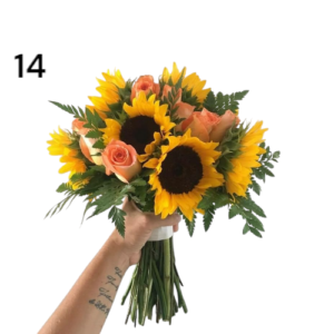 buque de novia con 16 tallos entre girasoles y rosas hermoso
