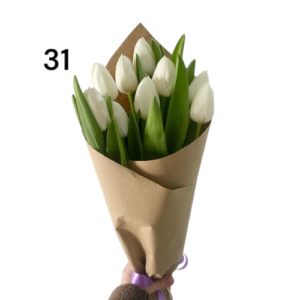 Hermoso ramo de mano con 10 tulipanes  blancos sin follaje