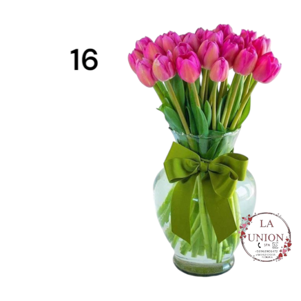 Hermoso Ramo de 20 tulipanes  en jarron de vidrio samaritano,