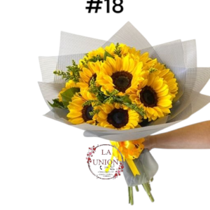 Hermoso arreglo de 10 girasoles + follaje verde envuelto en un lindo papel