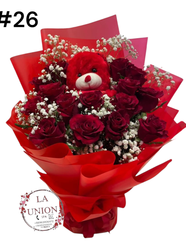 Hermoso arreglo de 15 rosas rojas, + oso de 10 cm, con follaje verde y blanco 