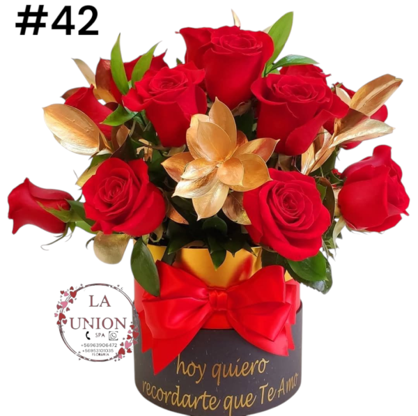 Hermoso arreglo de 12 tallos de rosas en caja + follaje verde,