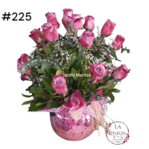 hermosa pecera con rosas lilas