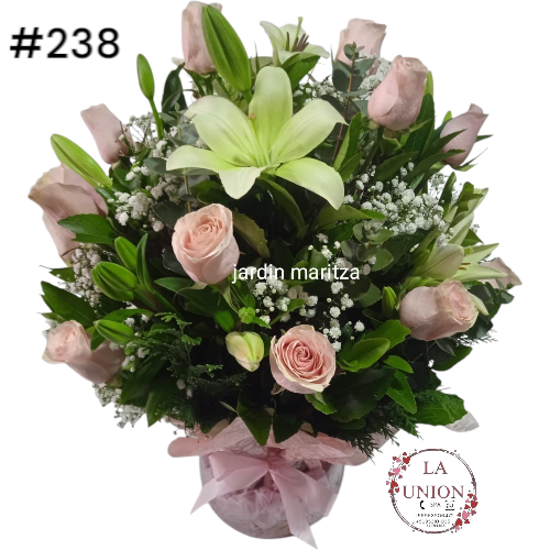 hermosa pecera en flores rosadas