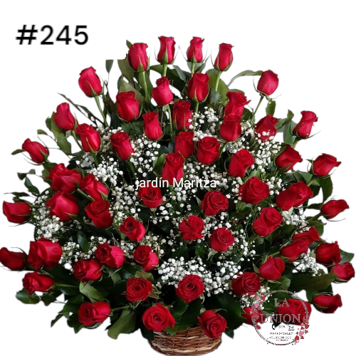 hermoso arreglo de rosas rojas