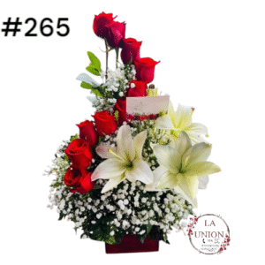 Hermoso arreglo con rosas rojas
