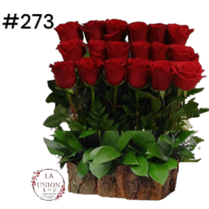 Hermoso arreglo con rosas rojas