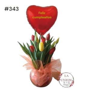 hermosa pecera con tulipanes