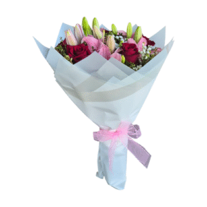 detalle con 6 rosas y 4 lilium