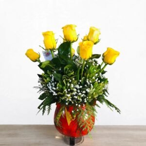 10 Hermosas rosas en  pecera de vidrio